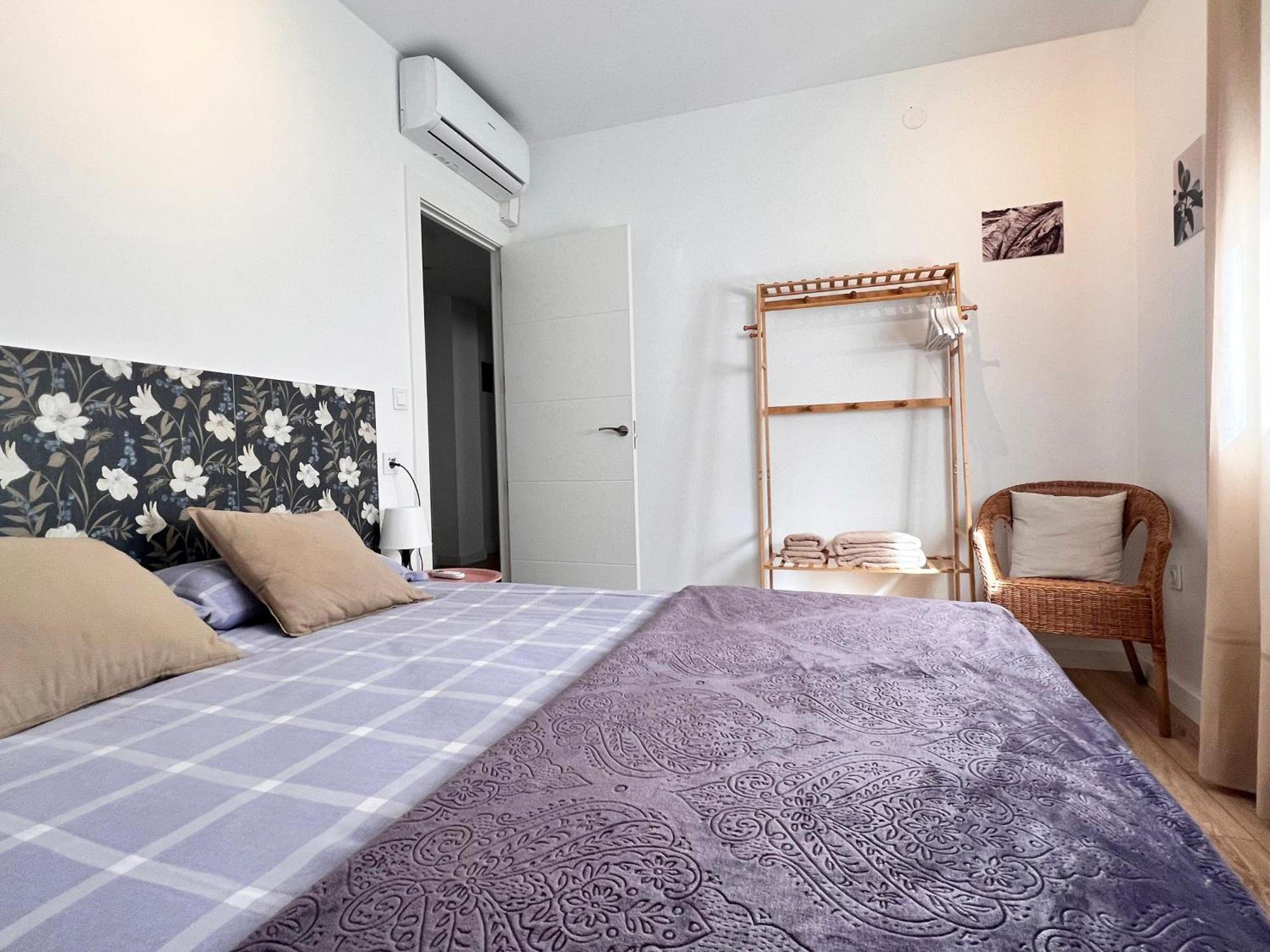 Regimiento 2, Center, New, Quite, Breakfast Included, Parking On Request, Rg * Malaga